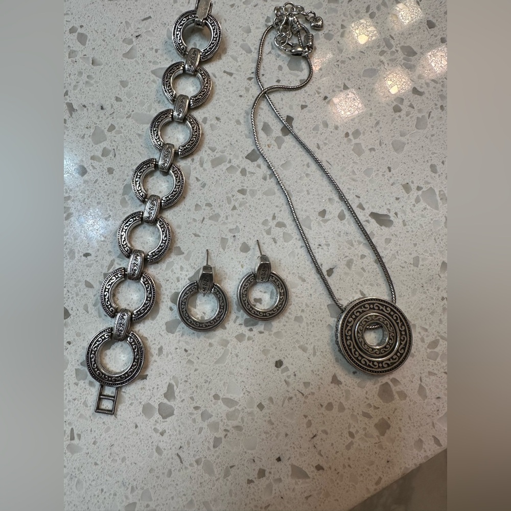 Brighton necklace, bracelet and earring set. Great condition.